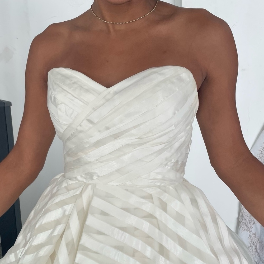 Hayley Paige Guindon Wedding Dress 2 of 2 posts - Picture 9 of 14